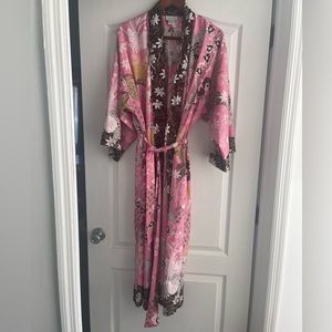 Natori, pink and brown long robe with bell sleeves wrap closure